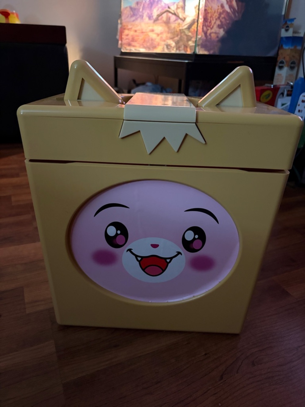 Big Foxy Box from Lankybox with assortments of figures